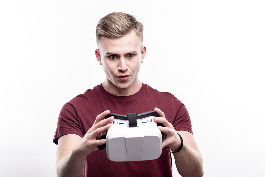 VR Headset Display and Navigation Capabilities